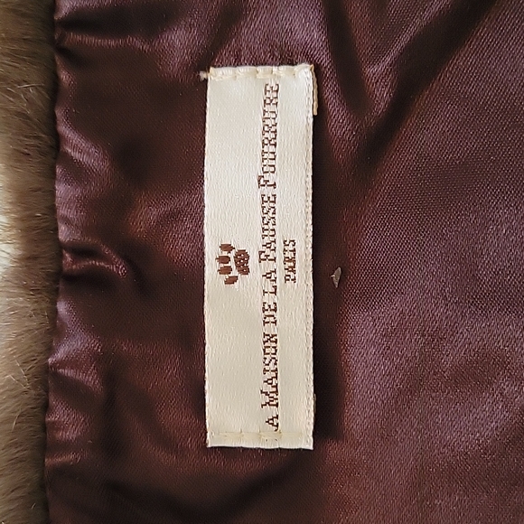 La Maison de la Fausse Fourrure scarf - Picture 5 of 6